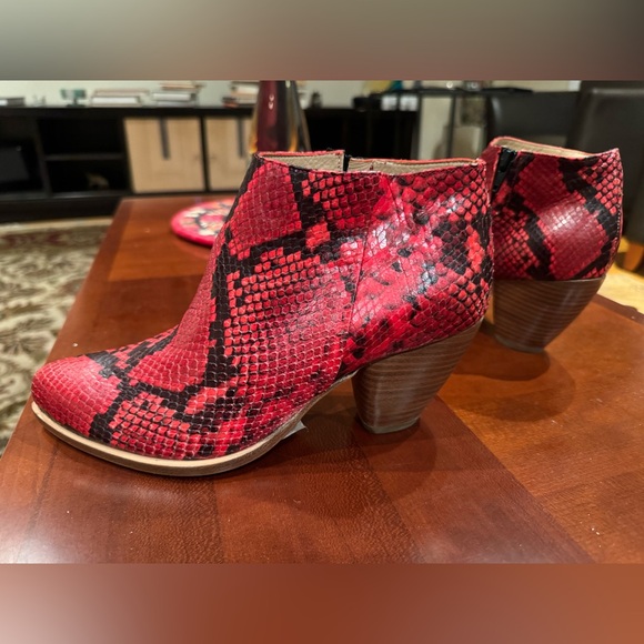 NWT ALBERTO ZAGO Leather Booties Made in ITALY, Red and Black. Size: 38 1/2 - Picture 4 of 7